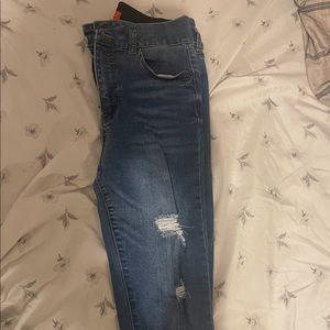 Beautiful stretchy waist banded skinny jeans!